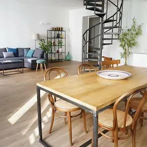  Apartment T-home / Stylish Center